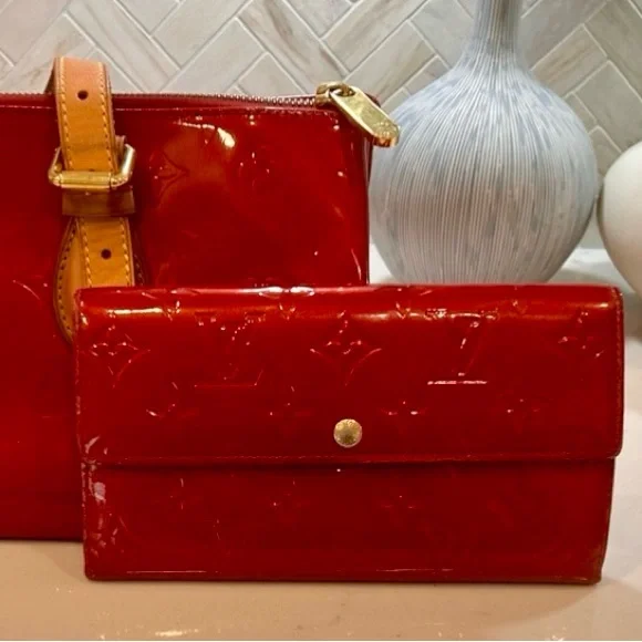 Louis Vuitton Vernis Red Wallet - Picture 3 of 13